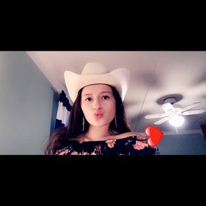 Meet your Posher, Yasmin